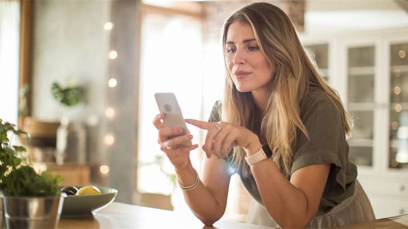 Nomofobie - závislost na mobilu může zničit vztah. Jak poznat, že jí trpíte? | Zdroj:  iStock
