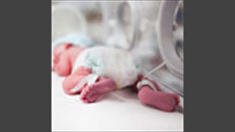 Inkubátor z igelitky zachránil život předčasně narozené holčičce!